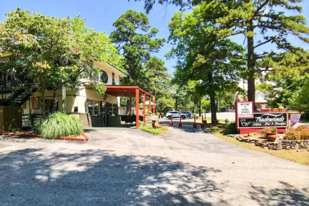 Suite Dreams 101 - Tradewinds Eureka Springs Exterior photo
